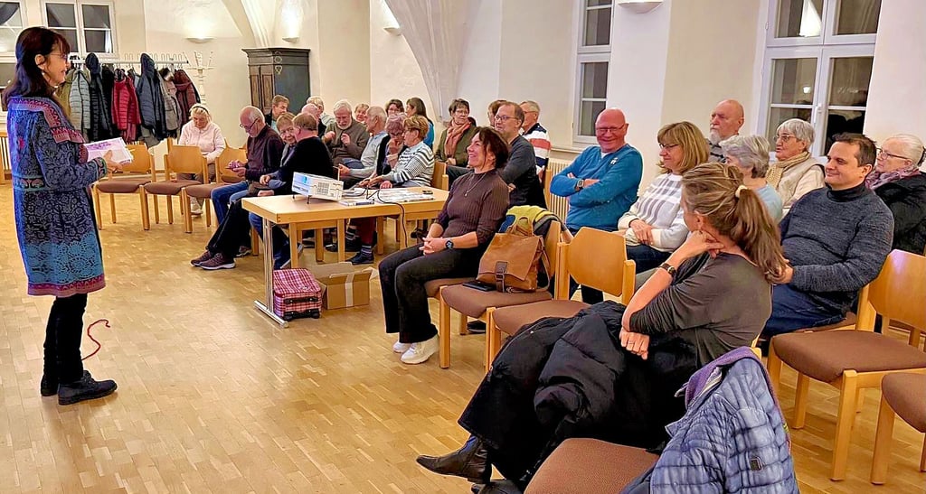 Zu Veranstaltungen der Reihe Gott und die Welt im katholischen Gemeindezentrum Zeitz begrüßt  Monika Röhler bei weitem nicht nur Gemeindemitglieder und Christen. Und so soll es auch sein.  