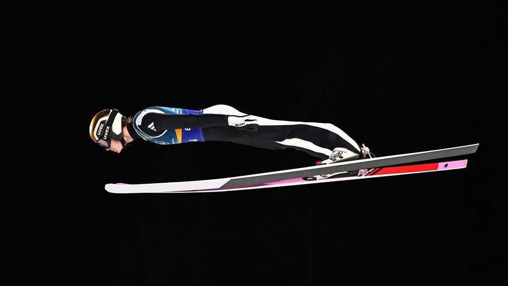 Marius Lindvik gewann Silber im Mixed-Team und sprach danach auch über Philipp Raimund.