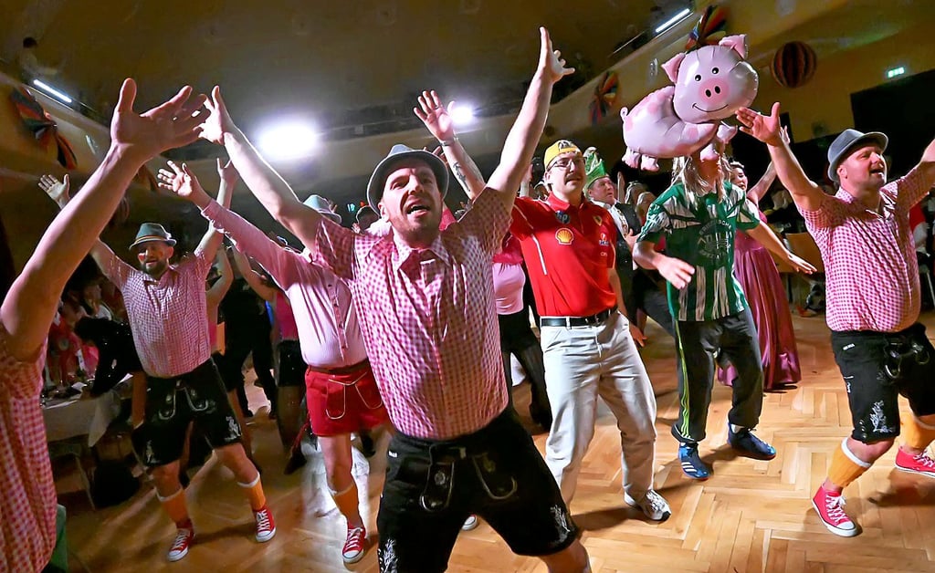 Bei der Zugabe des Männerballetts waren auch alle anderen Formationen und das Publikum mit dabei.