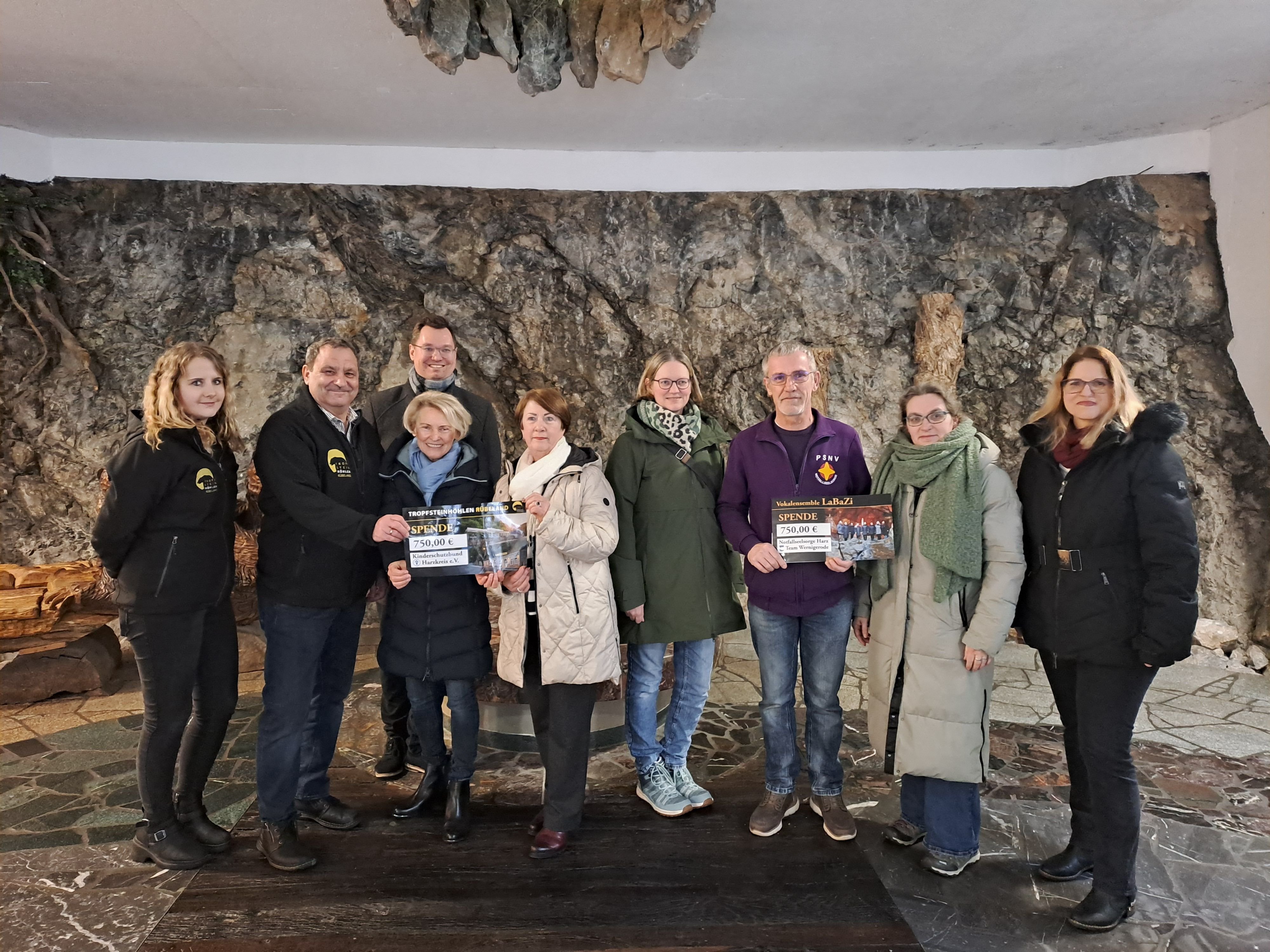 Spende für gemeinnützige Organisationen: Nach Konzert in Baumannshöhle: Einnahmen werden an Harzer Ehrenamtler gespendet