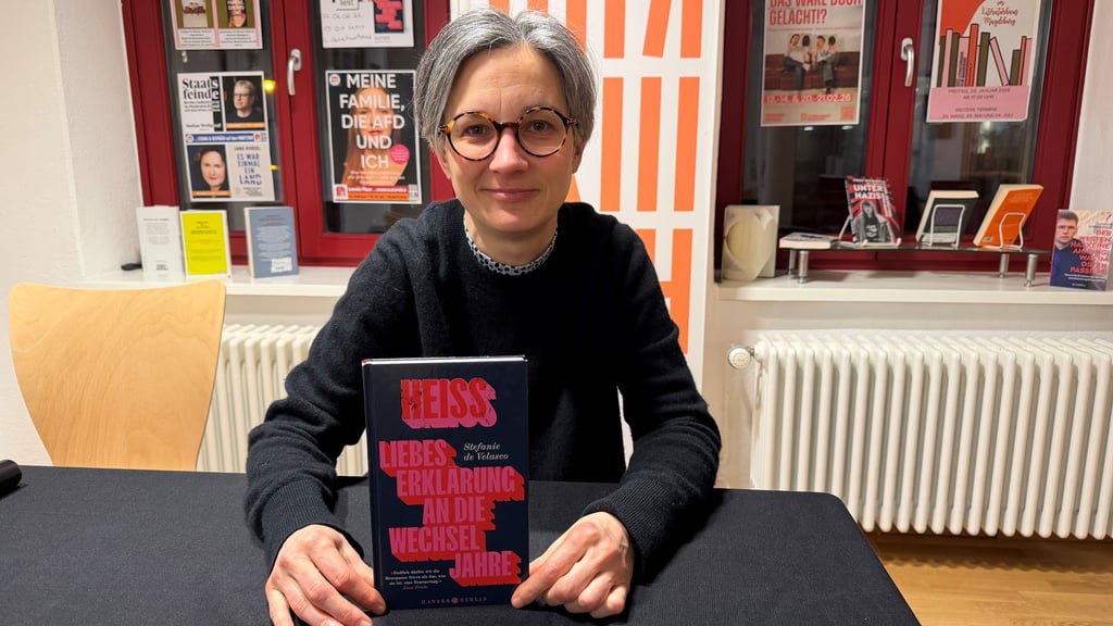 Autorin Stefanie de Velasco war in Magdeburg im Literaturhaus zu Gast und las aus ihrem Buch „Heiss - Liebeserklärung an die Wechseljahre“. 