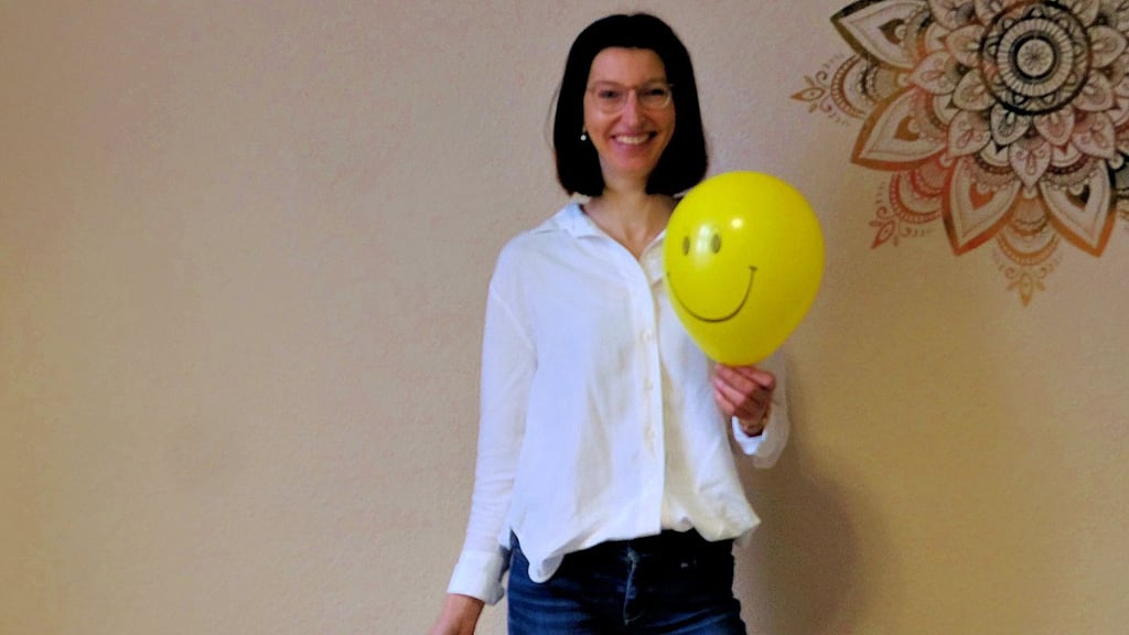 Katja Tschetschorke bietet Lachyoga-Kurse in Wittenberg an.