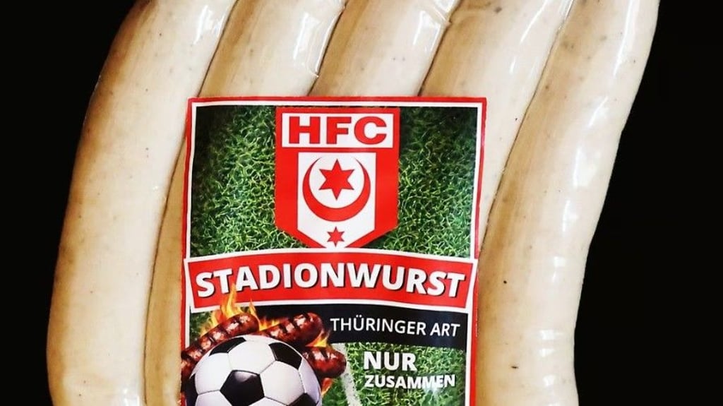 Das Etikett für die neue Stadionbratwurst des HFC gibt es schon. (Foto: Steffen Schellhorn)
