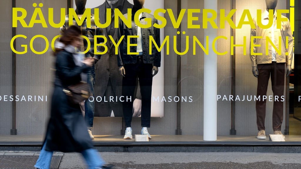 Ob Räumungsverkauf oder Rabattaktionen: Viele Händler umwerben die Kunden mit reduzierten Preisen.