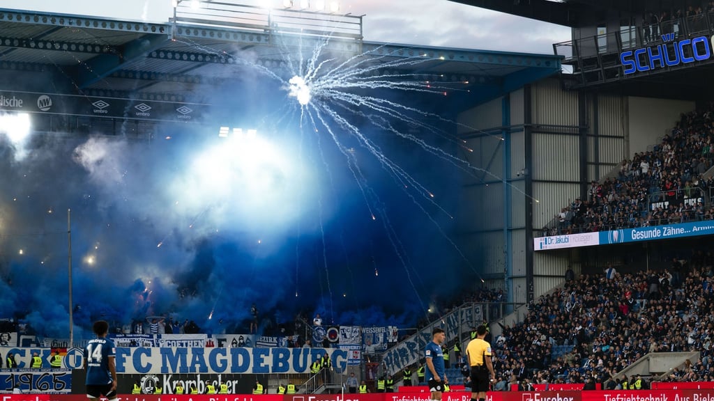 Der 1. FC Magdeburg muss einen sechsstelligen Betrag für das Verhalten seiner Anhänger zahlen. (Archivbild)