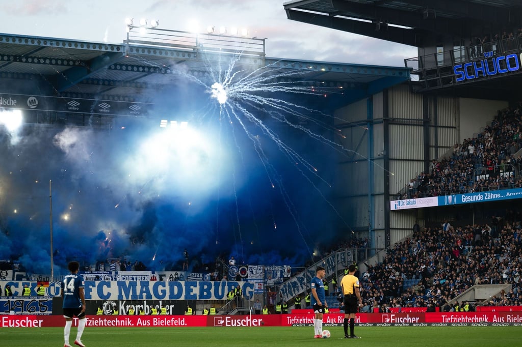 Der 1. FC Magdeburg muss einen sechsstelligen Betrag für das Verhalten seiner Anhänger zahlen. (Archivbild)