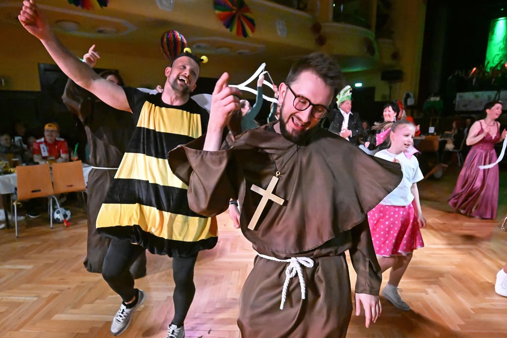 Immer wieder ist schon beim Programm das Publikum in die Darbietungen mit eingestiegen.