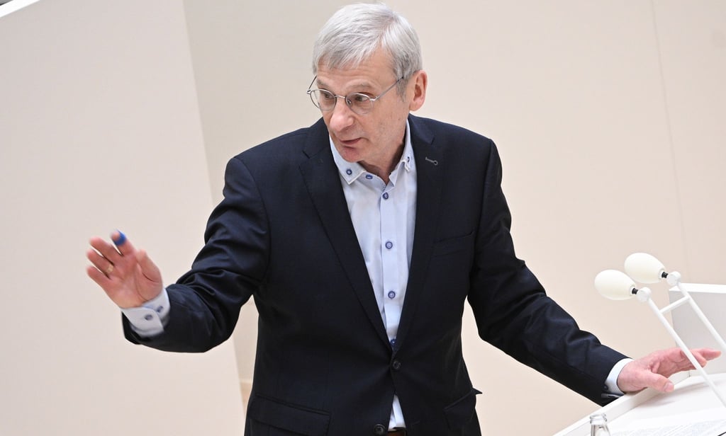 Brandenburgs AfD-Fraktionschef Hans-Christoph Berndt hält die Identitäre Bewegung nach eingen Worten nicht für rechtsextremistisch. (Archivbild)