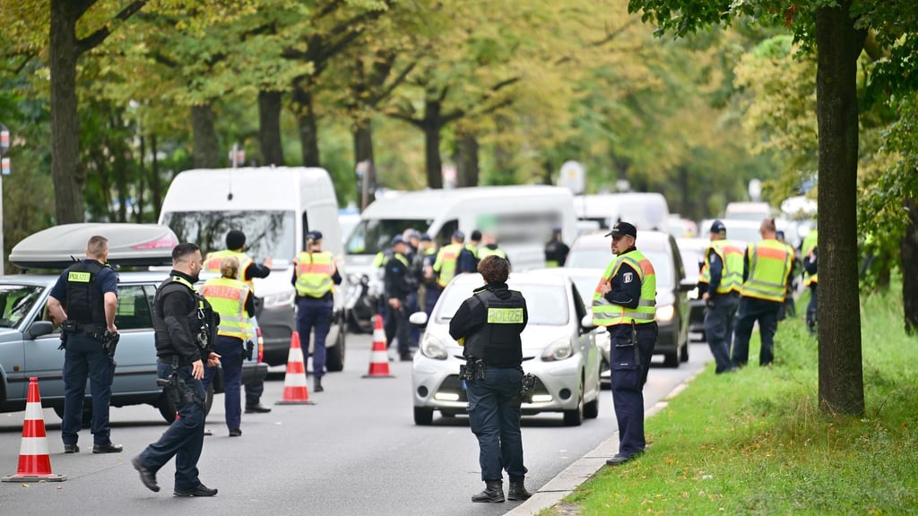 Rauschgifthandel und Autodiebstahl sind wichtige Handlungsfelder der organisierten Kriminalität in Berlin. (Archivbild)