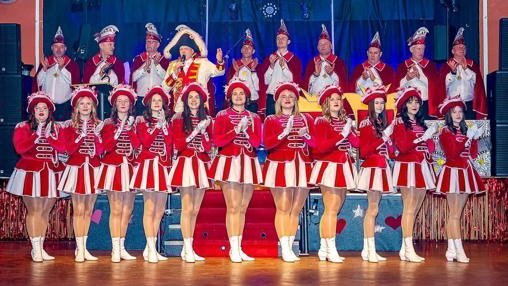 Wie bereits in den vergangenen Jahren treten Elferrat und Prinzengarde bei den Karnevalsveranstaltungen in den rot-weißen Vereinsfarben auf. 