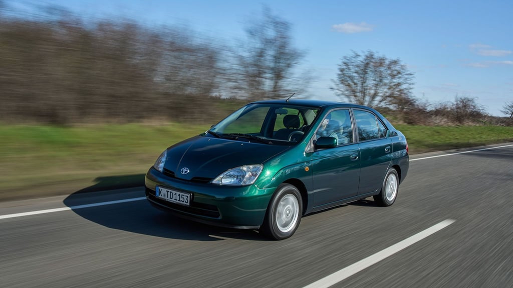 Hässliches Entlein und Elektro-Pionier: Ob man das Design des Toyota Prius nun mag, bleibt Geschmacksache. Seine Vorreiterrolle in Sachen Elektromobilität ist aber unbestritten. (Archivbild)