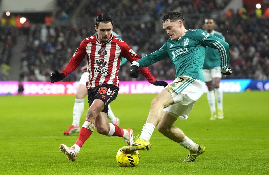 Ohne große Wirkung: Liverpools Florian Wirtz (r) gegen Sunderland.