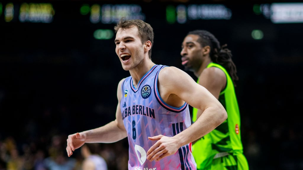 Albas Malte Delow bejubelt den vorzeitigen Viertelfinaleinzug gegen Bursa