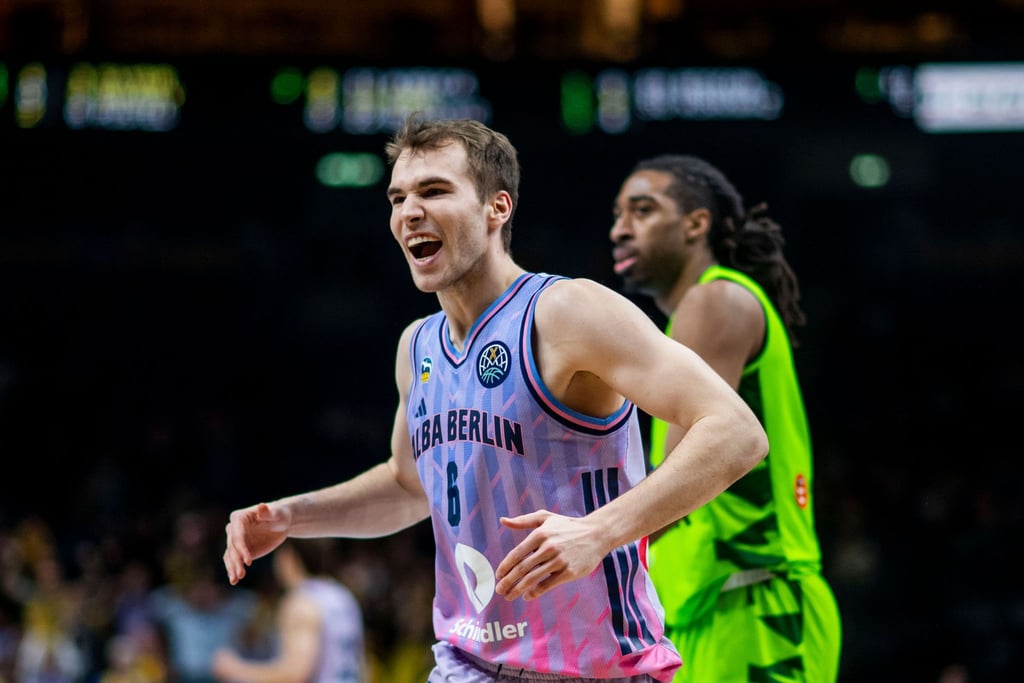 Albas Malte Delow bejubelt den vorzeitigen Viertelfinaleinzug gegen Bursa