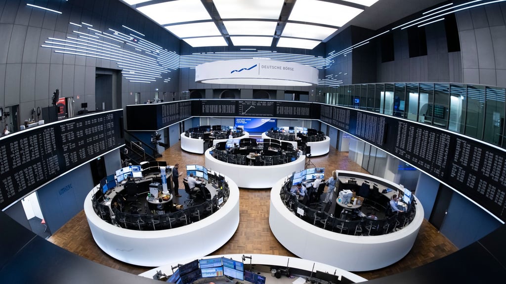 Geschäfte außerhalb der Aktienmärkte stabilisieren die Deutsche Börse. (Archivbild)