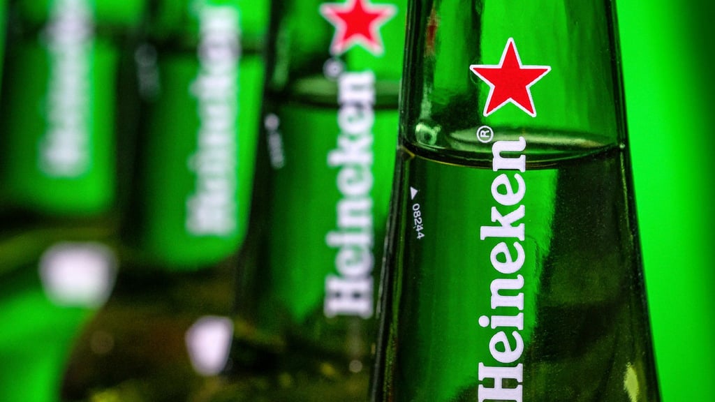 Heineken will nach eigenen Angaben jährlich 400 bis 500 Millionen Euro sparen.