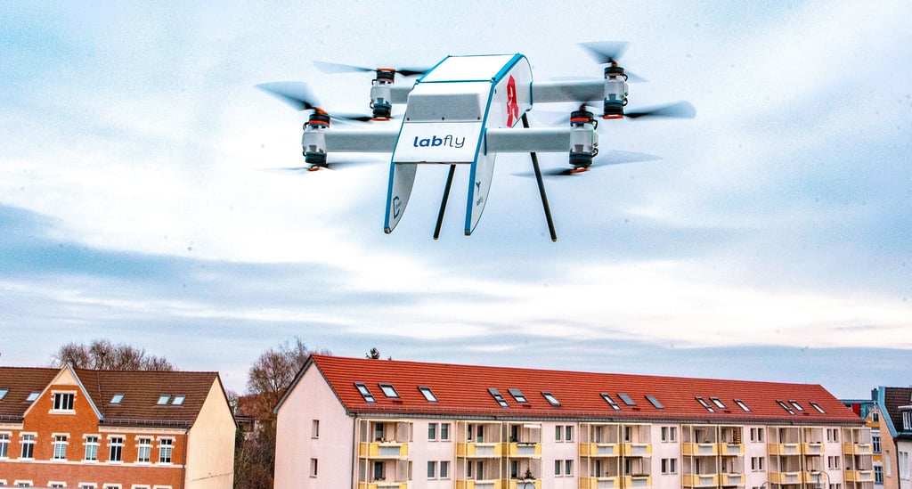 Der Startplatz für den Drohnenflug ist auf dem Dach der Bär-Apotheke in Dessau. 