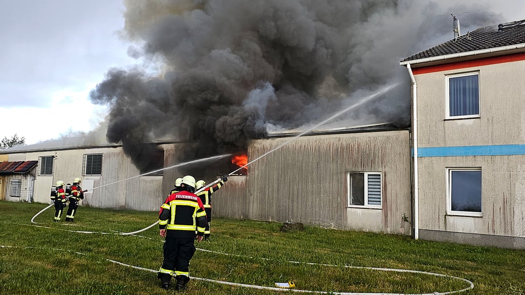 In den Heidmathen ist am 23. Mai in einer Halle eines Unternehmens ein Feuer ausgebrochen, einer von mehreren Großbränden 2025 in der Einheitsgemeinde.