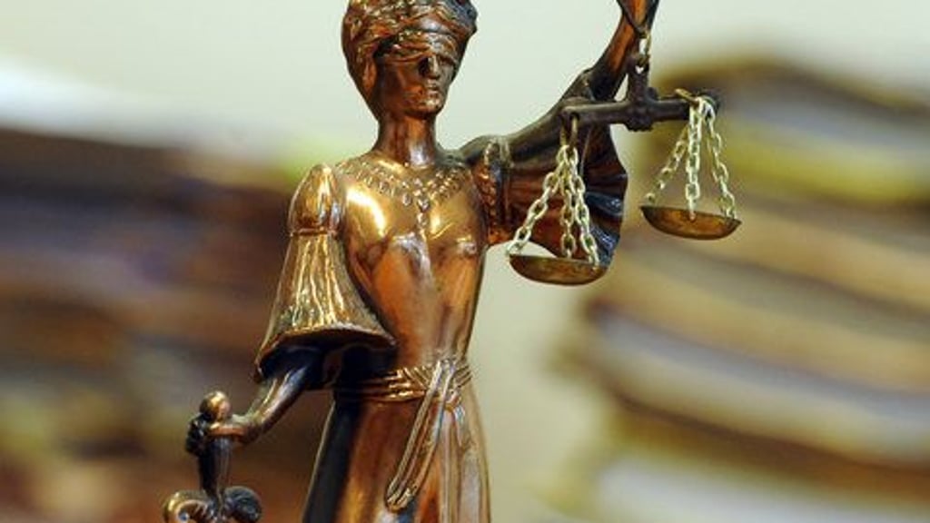 Die Inhaberin eines Pflegedienstes muss sich wegen Betrug vor dem Landgericht in Halle verantworten. 