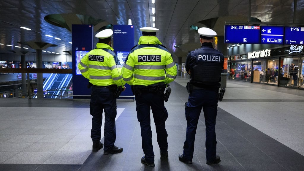 Die Bundespolizei hat Tausende Fahrgäste an Bahnhöfen kontrolliert. (Symbolbild)