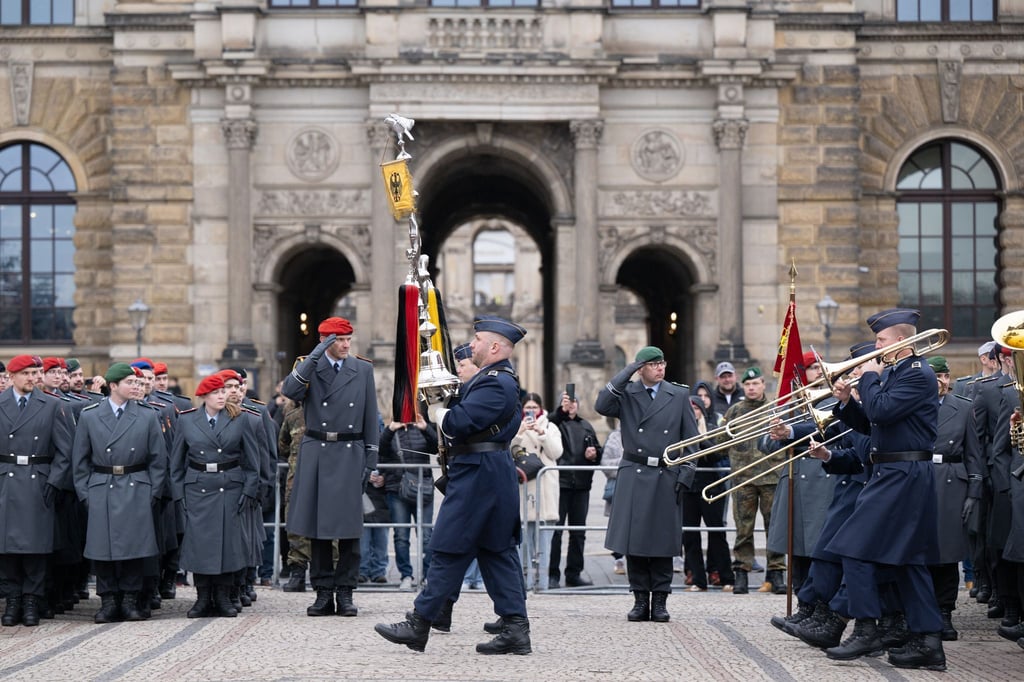 Das Luftwaffenmusikkorps Erfurt begleitete den Appell musikalisch.