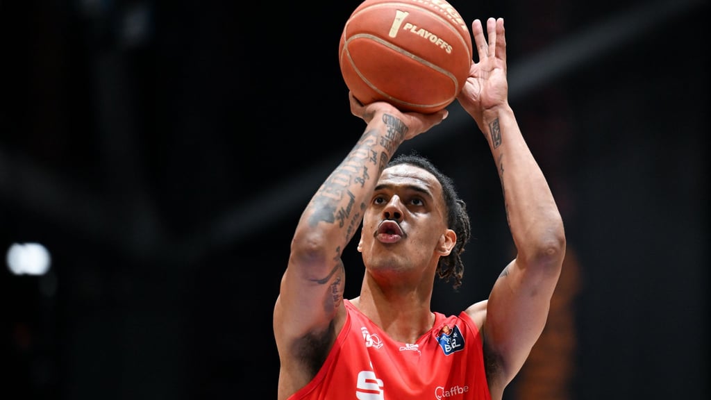 Kevin Yebo und die Bundesliga-Basketballer der Niners Chemnitz mussten beim Eurocup-Spiel in Ankara eine klare Niederlage hinnehmen. (Archivbild)