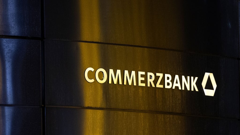 Die Commerzbank will ihren Gewinn noch stärker steigern, doch viele Analysten hatten mehr erwartet.