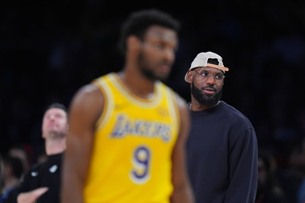 LeBron James konnte bei der deutlichen Niederlage der Lakers nur vom Spielfeldrand zusehen.