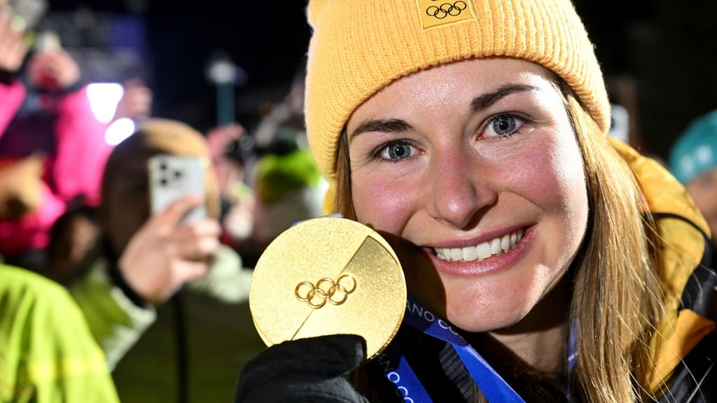 Nach dem Sturz-Drama in Peking kann Julia Taubitz mit Olympia-Gold wieder lachen.