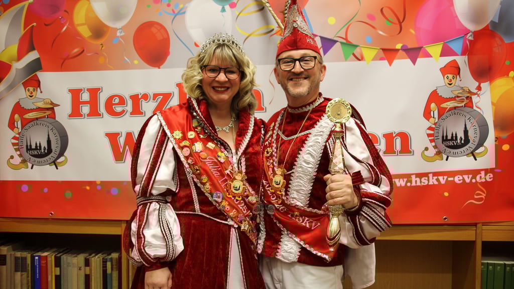 Laden alle Schaulustigen herzlich ein zum Rosenmontagsumzug nach Halle: das Stadtprinzenpaar Julia II. und Henrik I. 