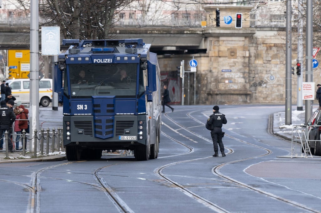 Für Freitag und Samstag sind in Dresden zahlreiche Veranstaltungen anlässlich des 81. Jahrestags der Zerstörung Dresdens im Zweiten Weltkrieg angemeldet. (Archivbild)