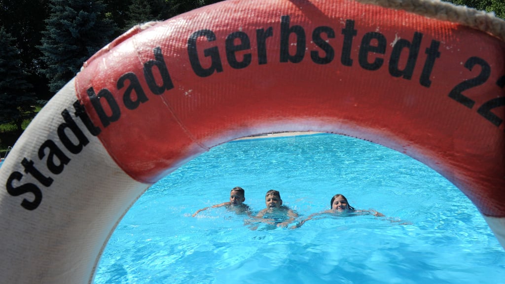 Das Stadtbad in Gerbstedt bleibt in diesem Jahr wahrscheinlich zu. Ohne einen genehmigten Haushalt darf die Einheitsgemeinde diese freiwillige Aufgabe nicht ausführen. Die Tür zum Bad, wurde - symbolisch gesehen - mit einem Ratsbeschluss am Dienstagabend 2026  verschlossen.