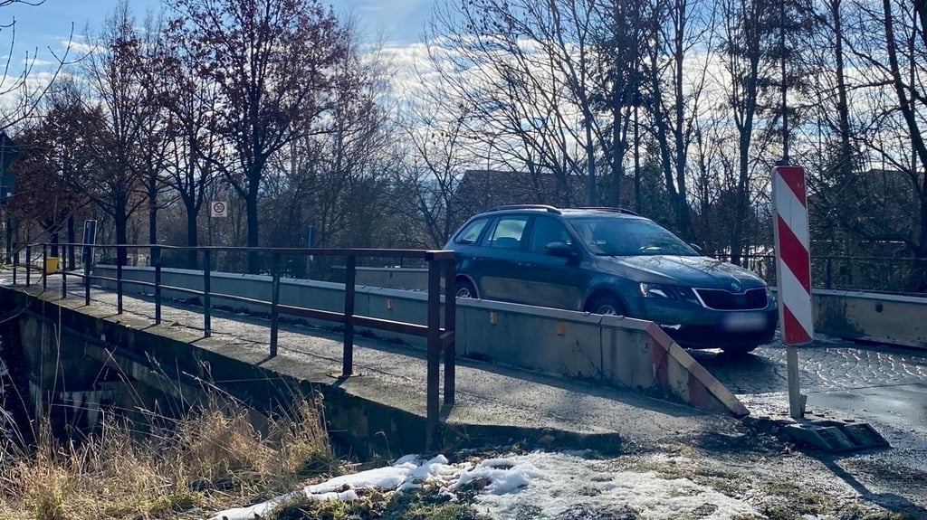 Der Landkreis Harz will die baufällige Holtemme-Brücke am Ortsausgang von Silstedt Richtung Minsleben mit Geld aus dem Infrastruktur-Sondervermögen durch einen Neubau ersetzen.