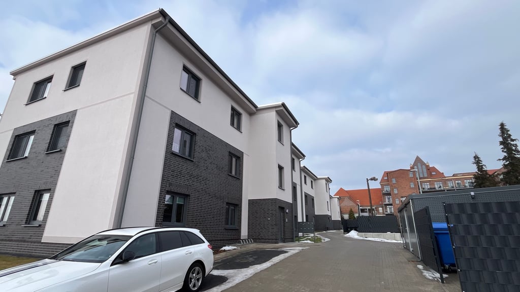 In bester Lage wurden in Tangermünde drei neue Wohnhäuser errichtet. Alles scheint perfekt, wenn es nicht das Problem mit der Entsorgung des Plastikmülls geben würde. 