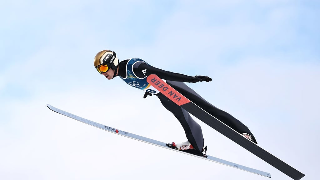 Vinzenz Geiger brachte sich beim Skispringen in eine gute Ausgangsposition, für Edelmetall reichte es trotzdem nicht.