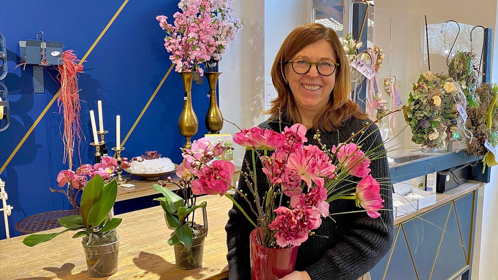 Christine Heuer ist die Inhaberin vom Blumenladen Christine Floristik. Sie erzählt, dass zum Valentinstag nicht mehr nur rote Rosen verschenkt werden. 