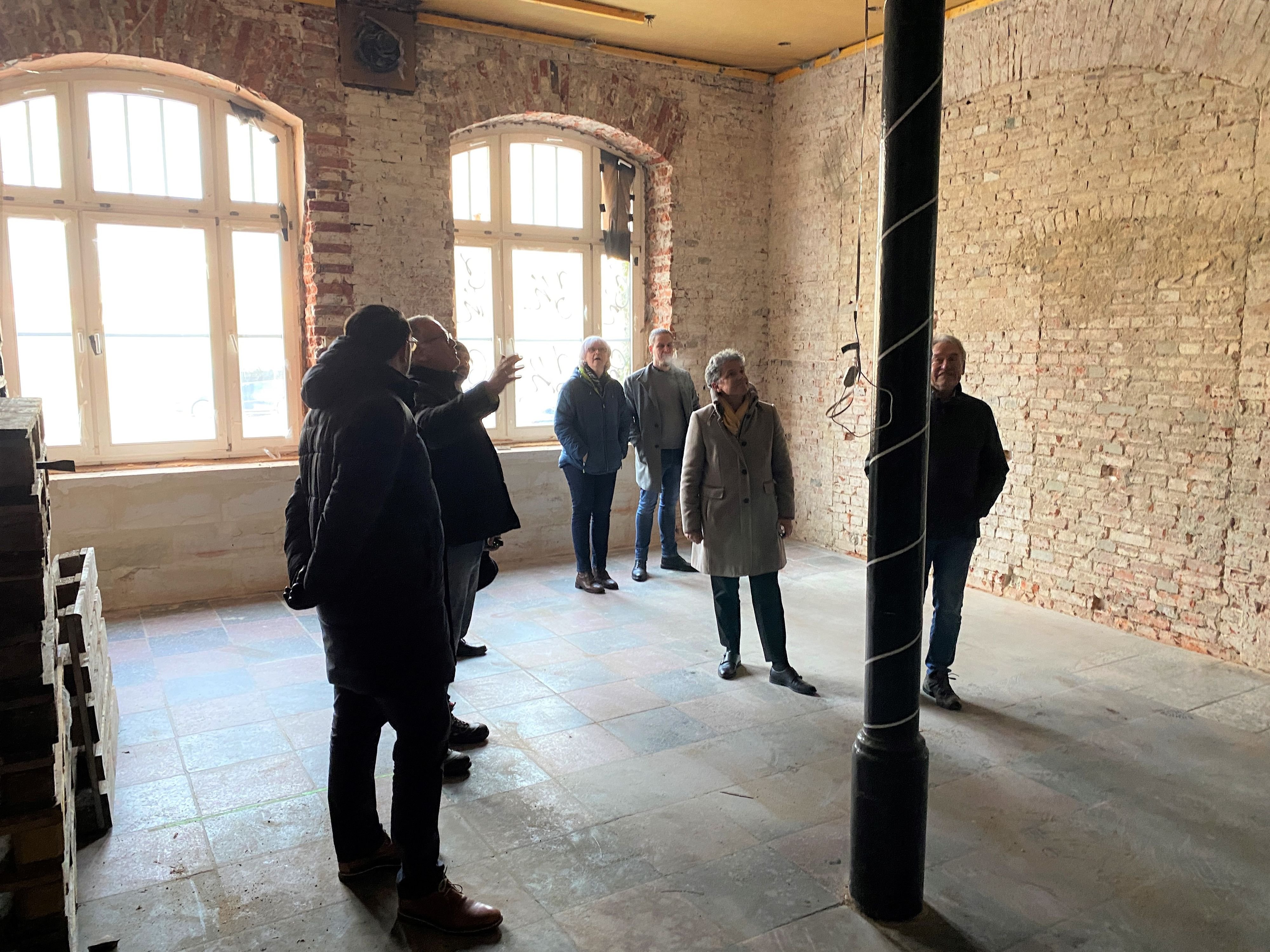 Zukunft für historisches Gebäude: Genthiner Bahnhof: Digitales Terminal, Schüler-Lounge und Eisdiele