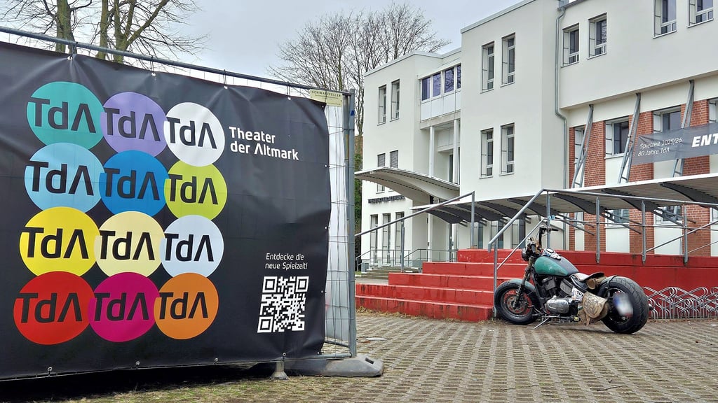 Das Theater der Altmark in Stendal soll künftig mit weniger Personal auskommen. Das bedroht den Spielbetrieb.