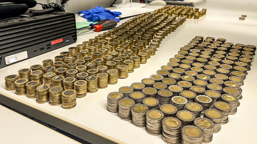 Die Polizei Berlin hatte Hunderte Geldmünzen in einem Kinderwagen gefunden.