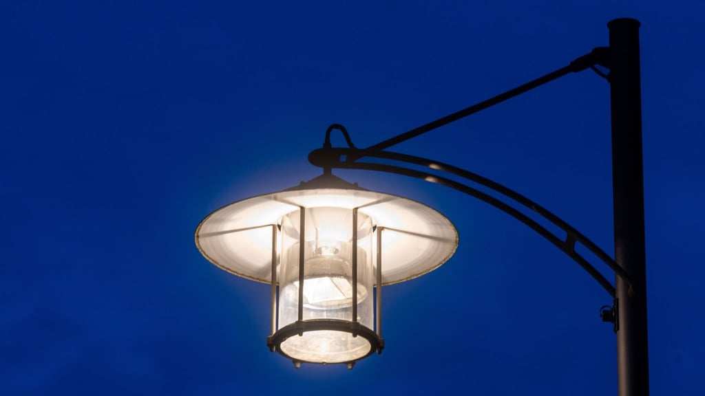 Bei Straßenlaternen in Halle kommt es zu Ausfällen.