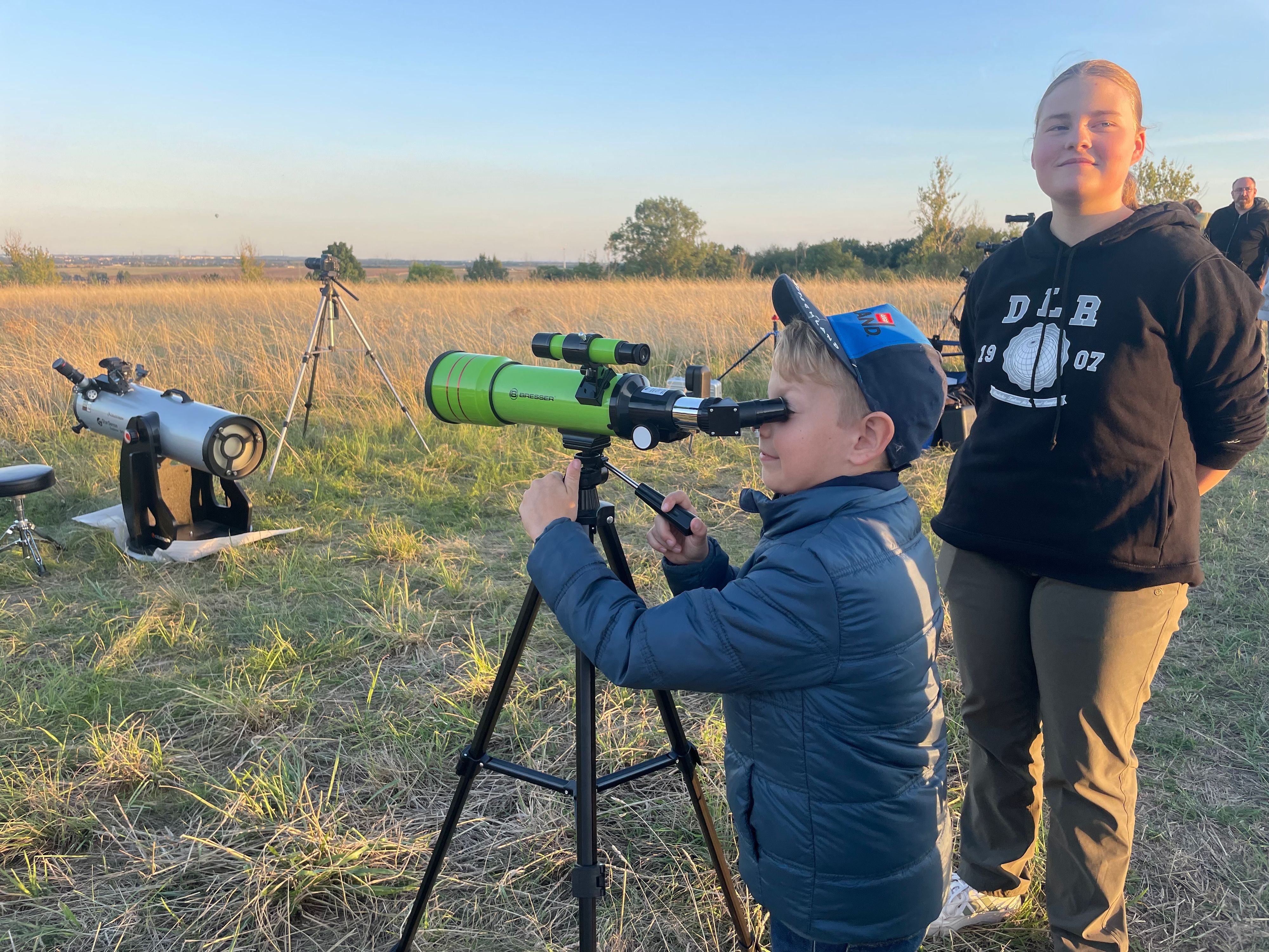 Junge Forscher in Magdeburg: Astronomie für Kinder und Jugendliche: YoungStarWalkers beobachten Sterne und Planeten