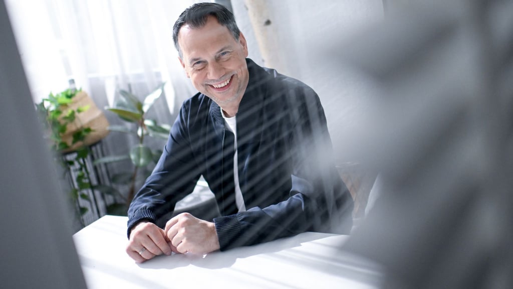 Sebastian Fitzek kann auch lustig: Sein komödiantischer Bestseller „Der erste letzte Tag“ wird jetzt von Prime Video verfilmt. (Archivbild)