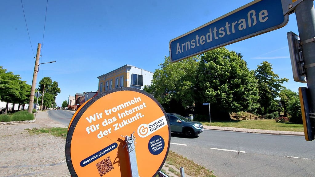 Glasfaser liegt demnächst in jeder Straße der Saalestadt. 