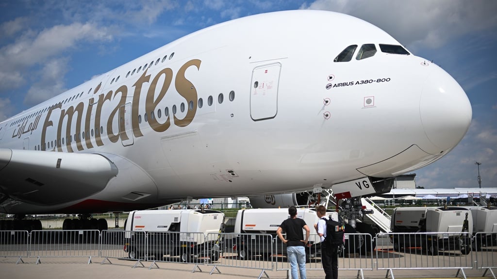 Die Fluggesellschaft Emirates würde gerne nach Berlin fliegen, will dafür aber keinen ihrer bisherigen deutschen Ziele aufgeben. (Archivbild)