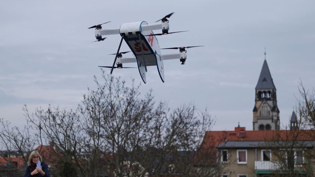 Die Drohne wird von Berlin aus gesteuert.