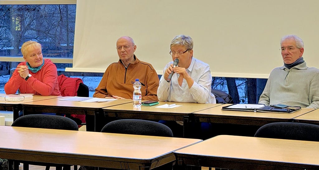 Vorstandsmitglieder des Vereins Pro Krankenhaus Havelberg im üben im Sozialausschuss Stendal Kritik (von links): Gabriele Eisner, Holger Schulz, Sandra Braun, Holger Köhne.