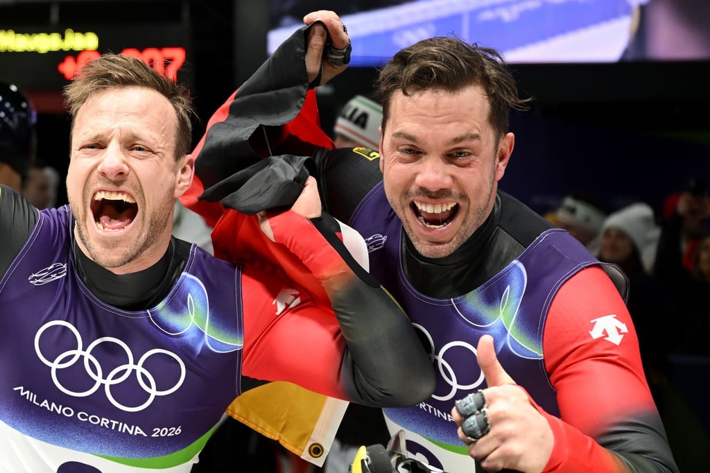 Mit einem furiosen Finallauf sicherten sich die Doppelsitzer Tobias Wendl (Deutschland, 2.v.r.) und Tobias Arlt (Deutschland, r) noch die Bronzemedaille.