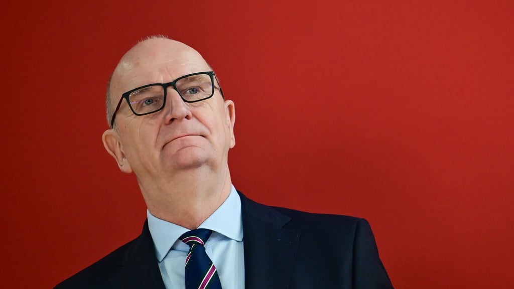 Brandenburgs Ministerpräsident Dietmar Woidke (SPD) ist voraussichtlich bald dienstältester Regierungschef in Deutschland (Archivbild).