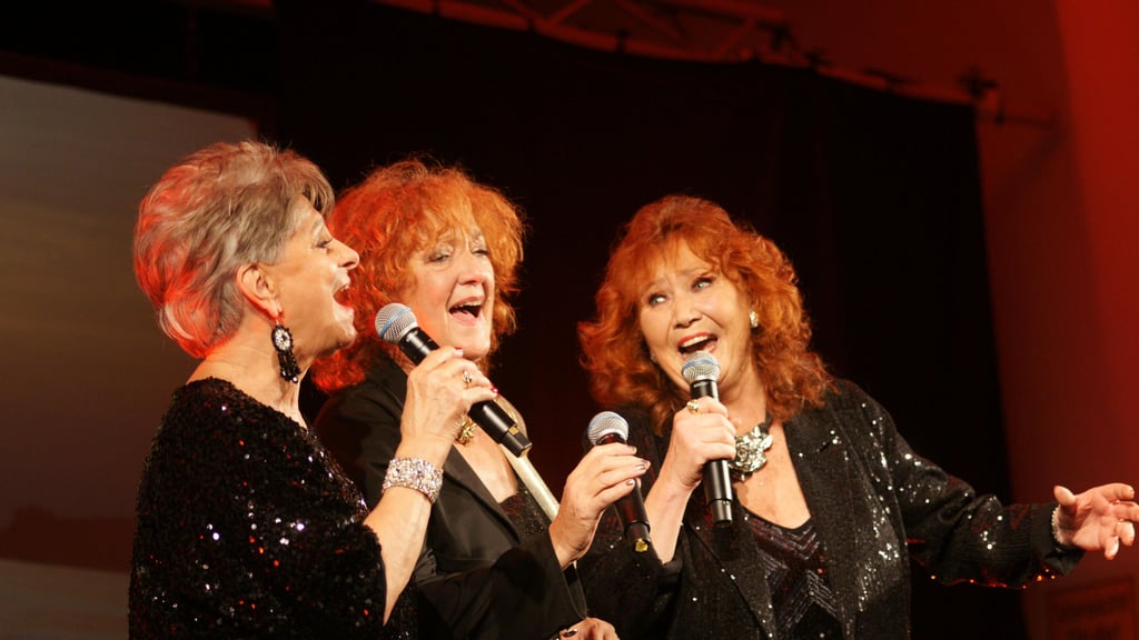 Dagmar Frederic, Dagmar Gelbke und Regina Thoss kommen mit ihrem Programm „D.D.R. – Auferstehung der Ruinen“ nach Eisleben.