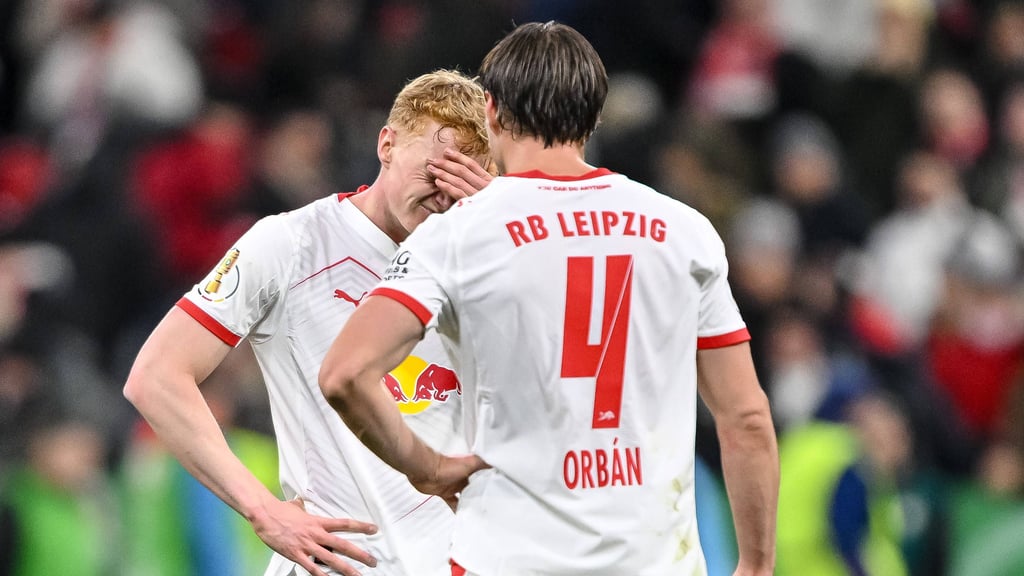 Enttäuschung: Die RB-Spieler Nicolas Seiwald und Willi Orban (r.) im Spiel gegen den FC Bayern.